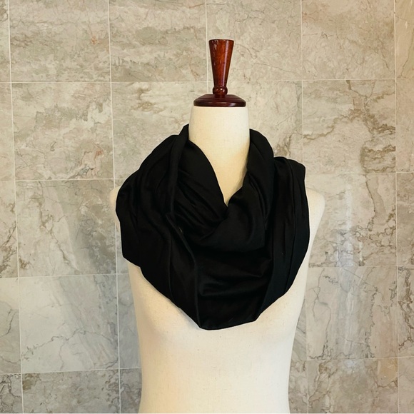 Beyond Yoga Pocket Infinity Scarf - Picture 2 of 6